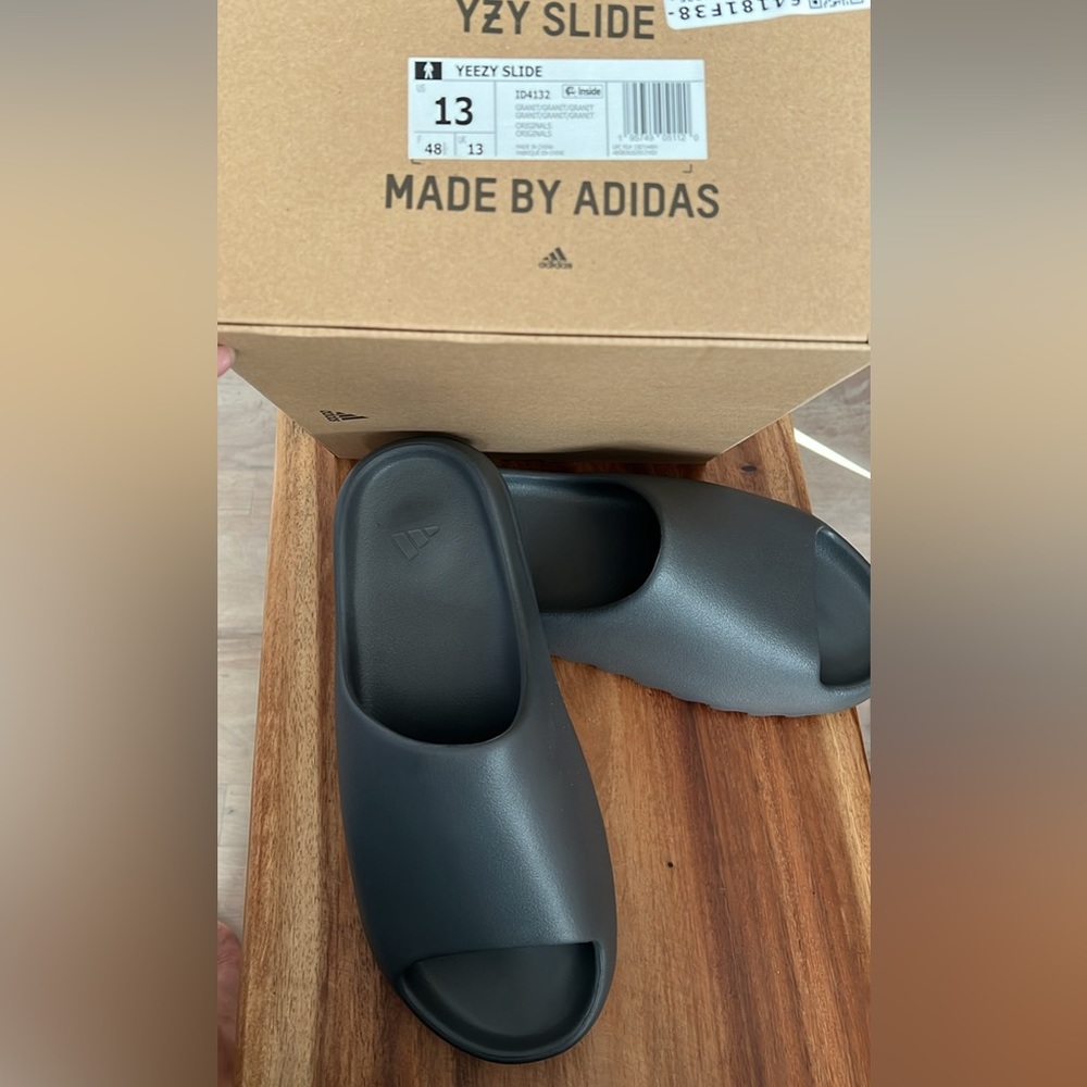 Yeezy Slide Men’s size 13 color Granite